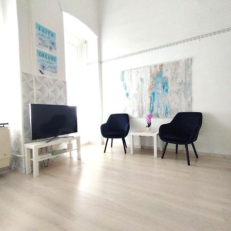 Free Parking Garage! Downtown Apartment Close To New York Cafe บูดาเปสต์ ภายนอก รูปภาพ
